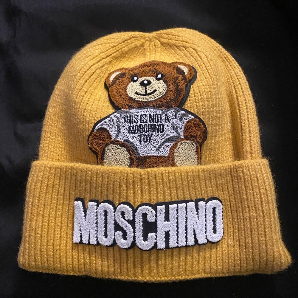 - - Moschino beanie authentic new adorable rare